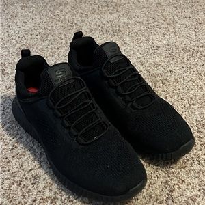 - round toe 
- worn once
- slip-on 
- memory foam footbed